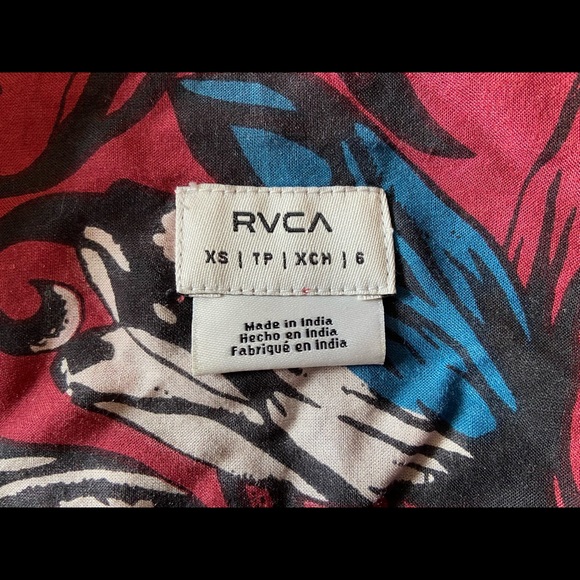 RVCA Button Up Crop Top with front tie-up - Picture 5 of 6